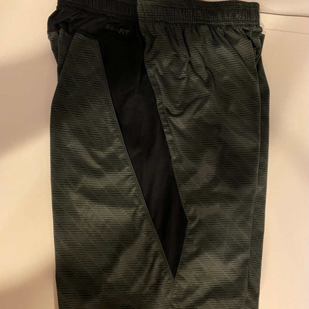 🖤Men’s NIKE Dri-Fit Shorts Sizes Sm. OR Med.🖤 - Picture 9 of 15